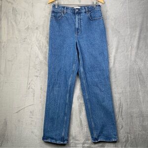 Abercrombie and Finch The 90’s Straight Ultra High Rise. Medium Wash. 29/8.